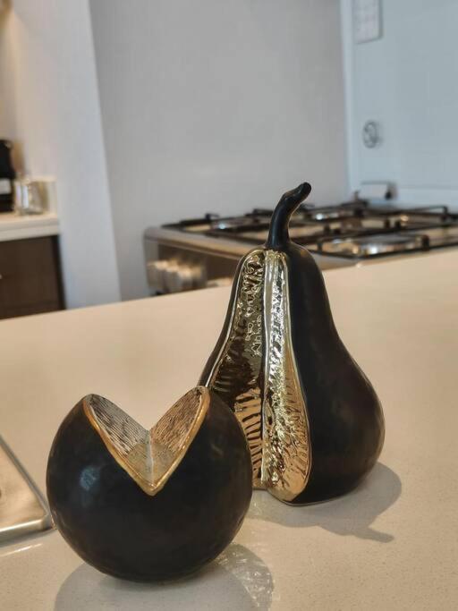 Burj View - 10 Minutes Walk Dream Lux Designer 3bd بيت للعطل *