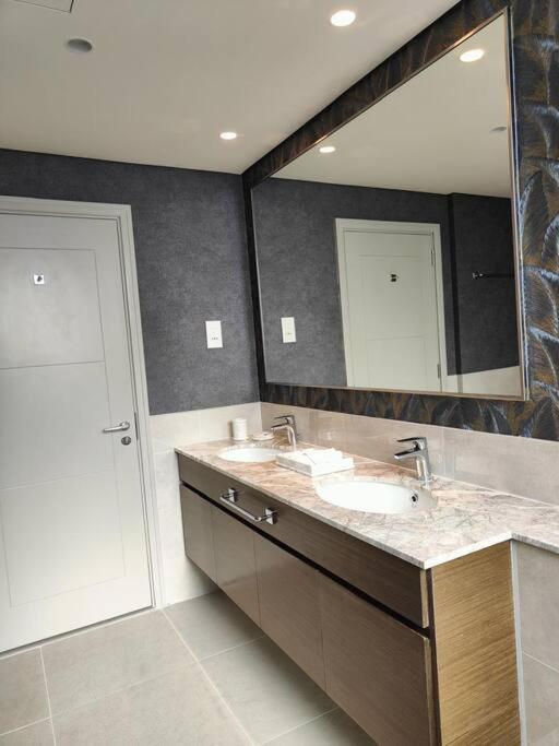 Burj View - 10 Minutes Walk Dream Lux Designer 3bd * دبي