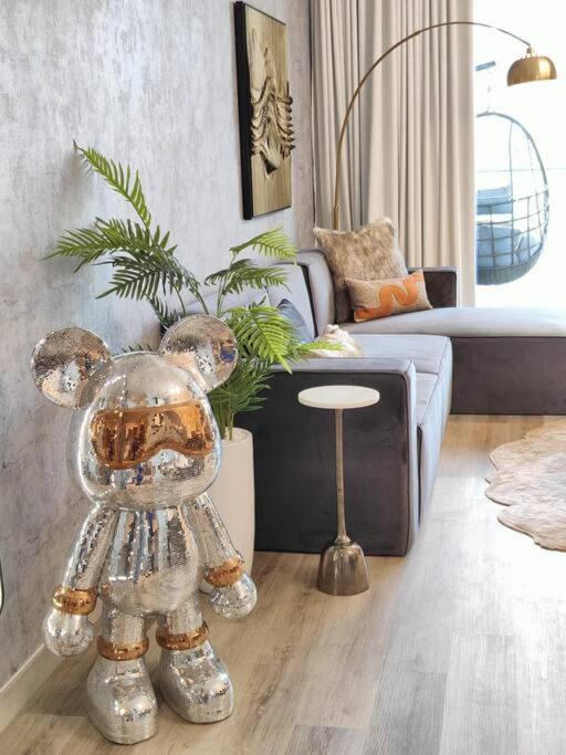 بيت للعطل Burj View - 10 Minutes Walk Dream Lux Designer 3bd *