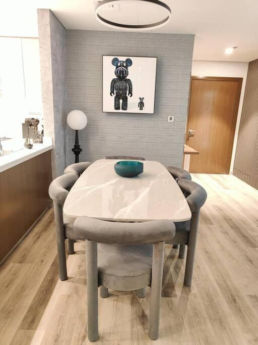 بيت للعطل Burj View - 10 Minutes Walk Dream Lux Designer 3bd *