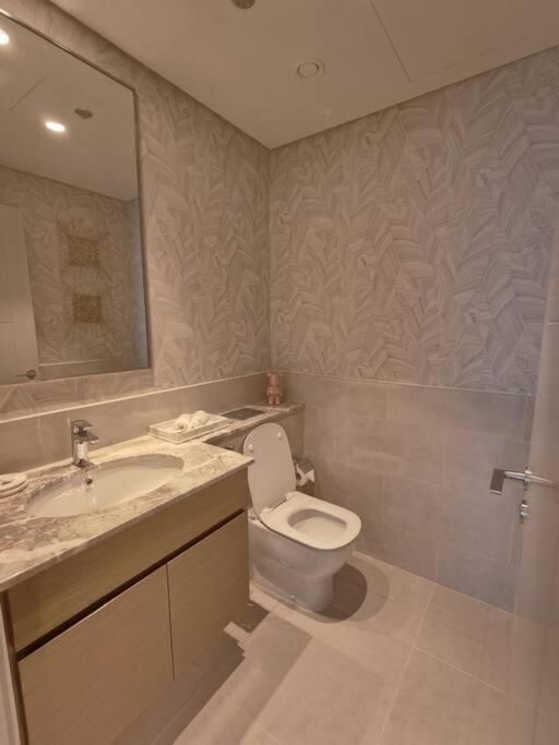 Burj View - 10 Minutes Walk Dream Lux Designer 3bd * دبي