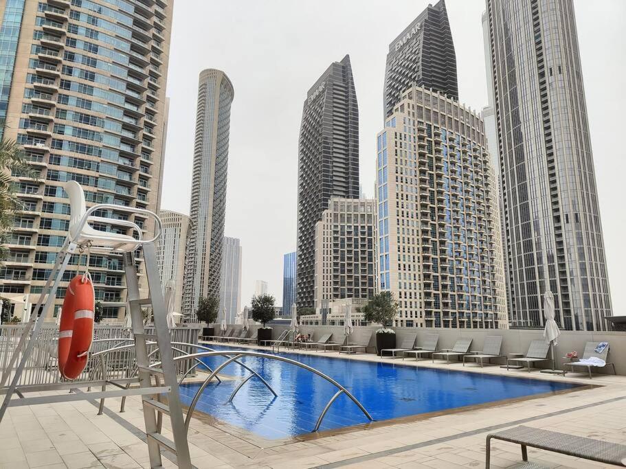 Burj View - 10 Minutes Walk Dream Lux Designer 3bd * دبي